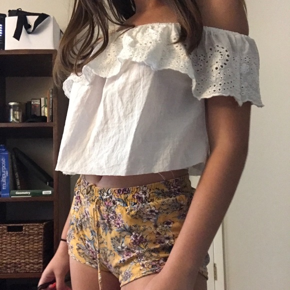 White off the shoulder crop top - Picture 1 of 2